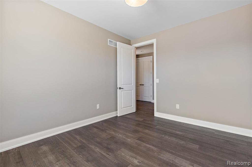 3833 Albatross Court, Unit 27 Rochester, MI 48309 - Photo 12 of 37