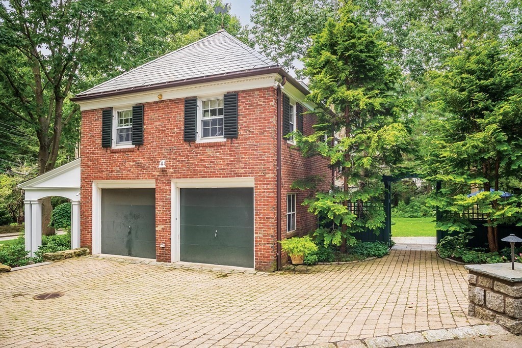 321 Warren Street Brookline, MA 02445 - Photo 32 of 35