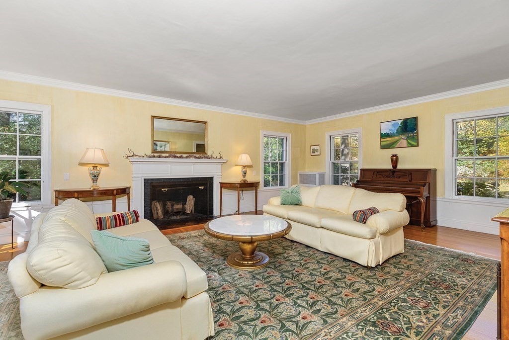 321 Warren Street Brookline, MA 02445 - Photo 6 of 35