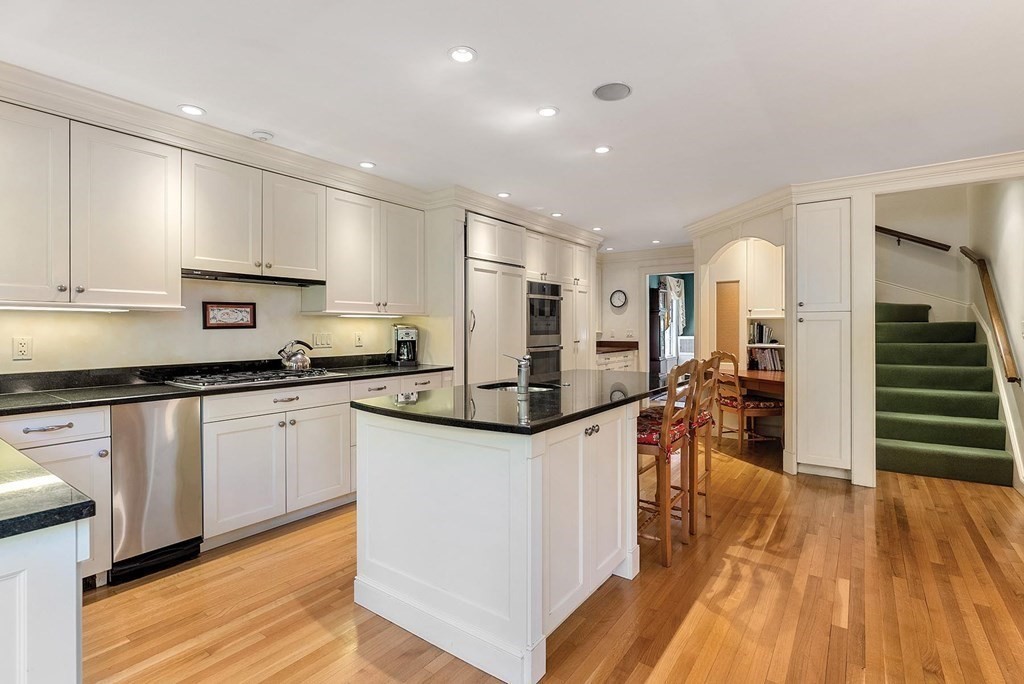 321 Warren Street Brookline, MA 02445 - Photo 10 of 35