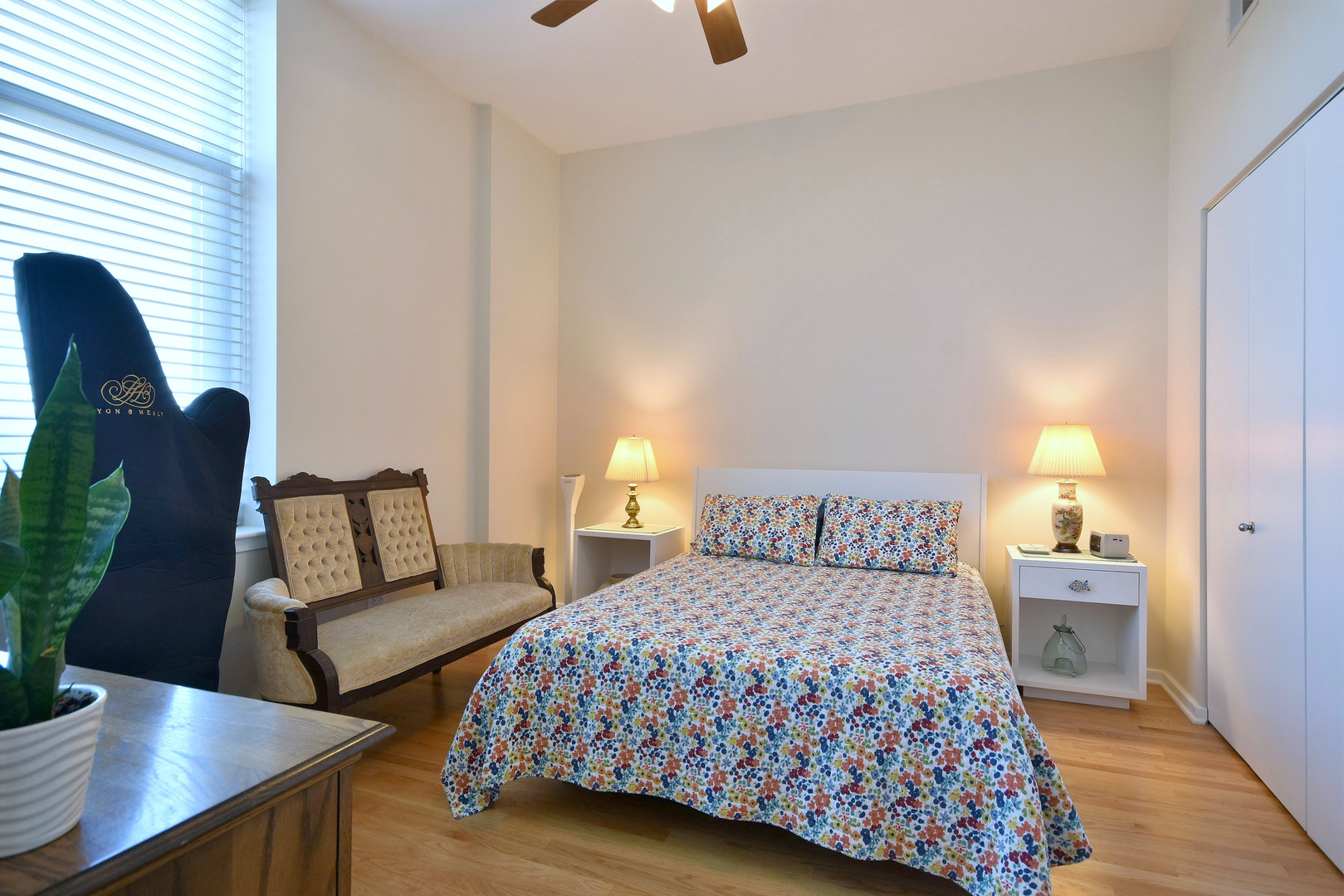 1201 West Adams Street, Unit 411 Chicago, IL 60607 - Photo 21 of 40 a bedroom with a large bed and a couch