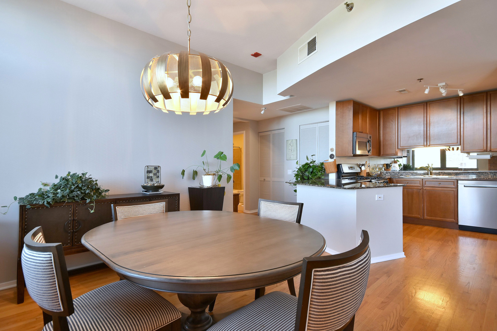 1201 West Adams Street, Unit 411 Chicago, IL 60607 - Photo 7 of 40 a kitchen with a table and chairs in it