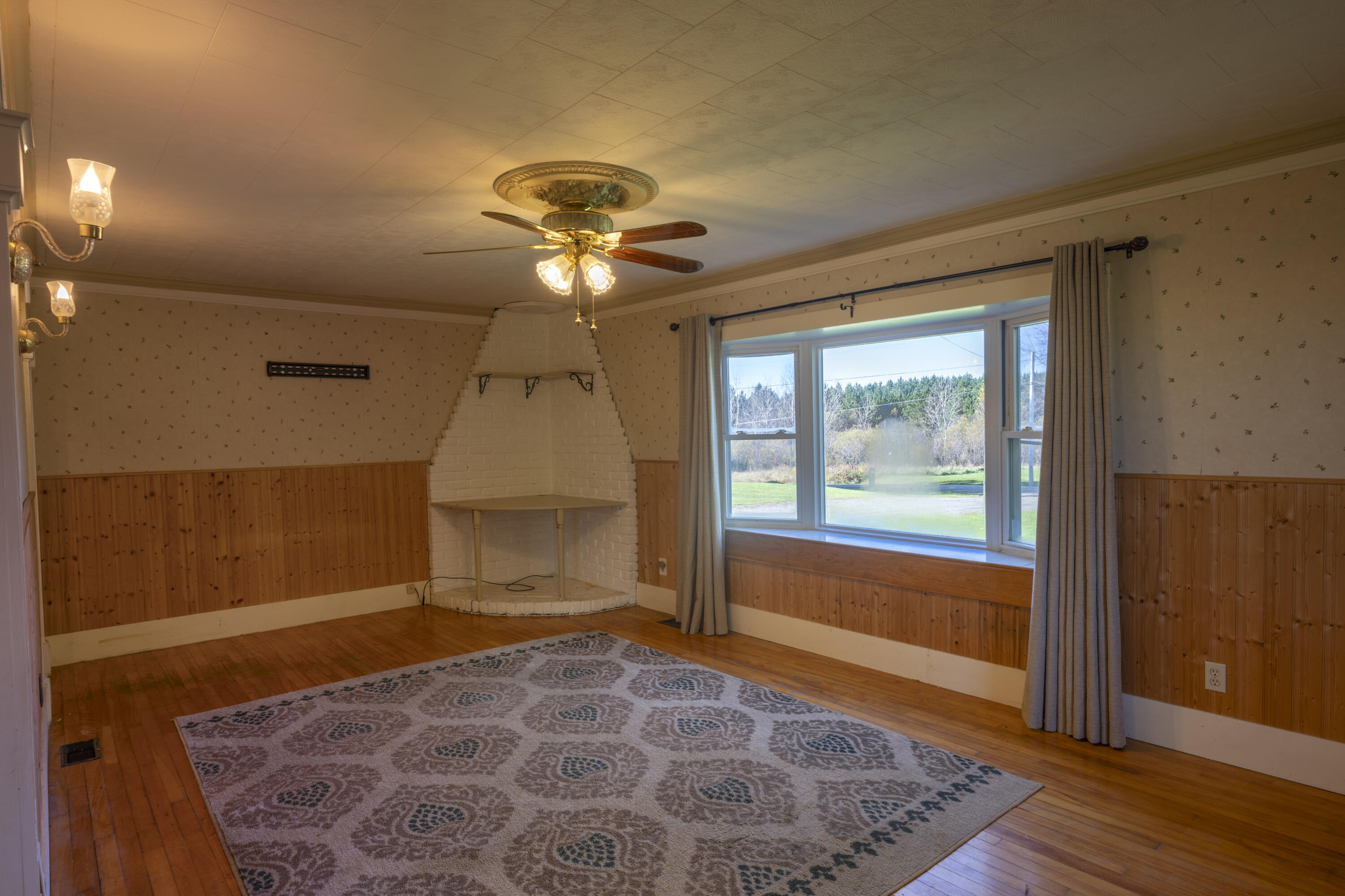 94 Town Line Road Houlton, ME 04730 - Photo 10 of 55 Living Room