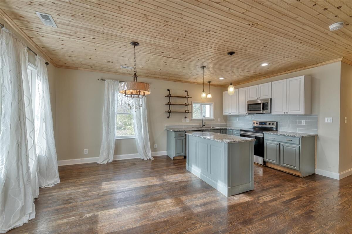 4701 Prospect Road Knoxville, TN 37920 - Photo 9 of 26 09-4701-Prospect-Rd-Knoxville-TN-9