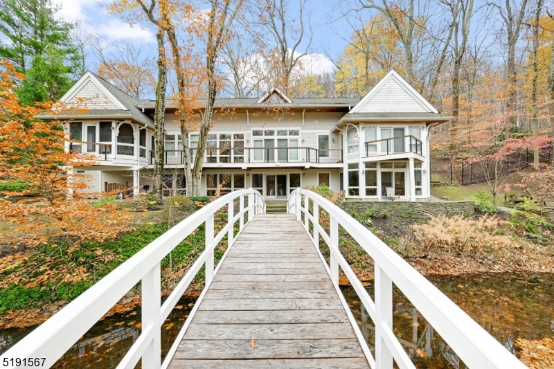 47 Roxiticus Road, Mendham, NJ 07945 Compass