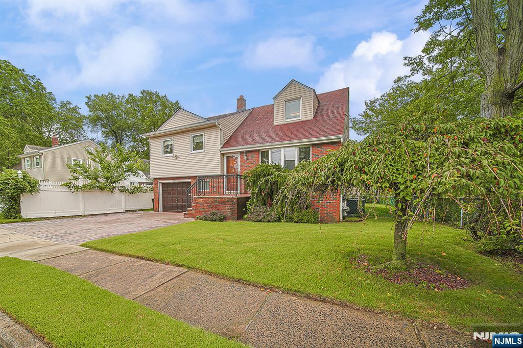 728 Lancaster Road Ridgefield, NJ 07657 - Photo 2 of 34 Gallery Image 2