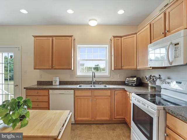 $475,000 | 50 Berkshire Drive, Falling Waters, WV 25419