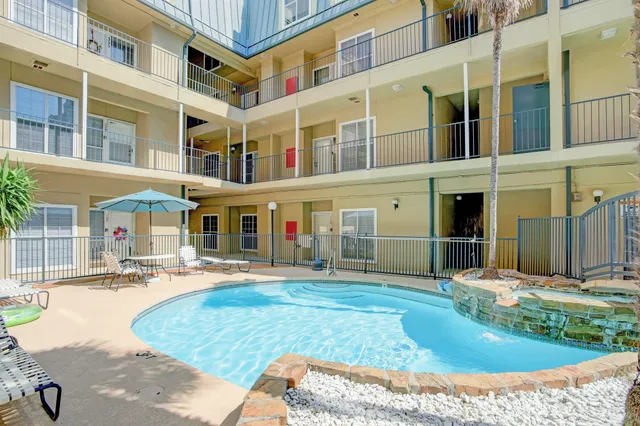 $1,100 | 921 Marine Street, Unit 210, Galveston, TX 77550