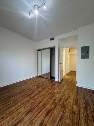 $1,100 | 921 Marine Street, Unit 210, Galveston, TX 77550