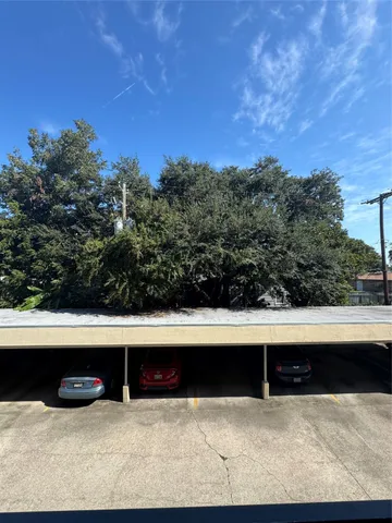 $1,100 | 921 Marine Street, Unit 210, Galveston, TX 77550