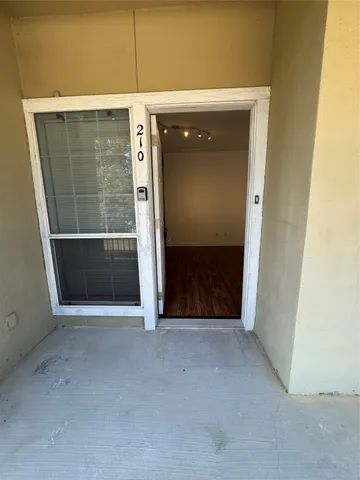 $1,100 | 921 Marine Street, Unit 210, Galveston, TX 77550