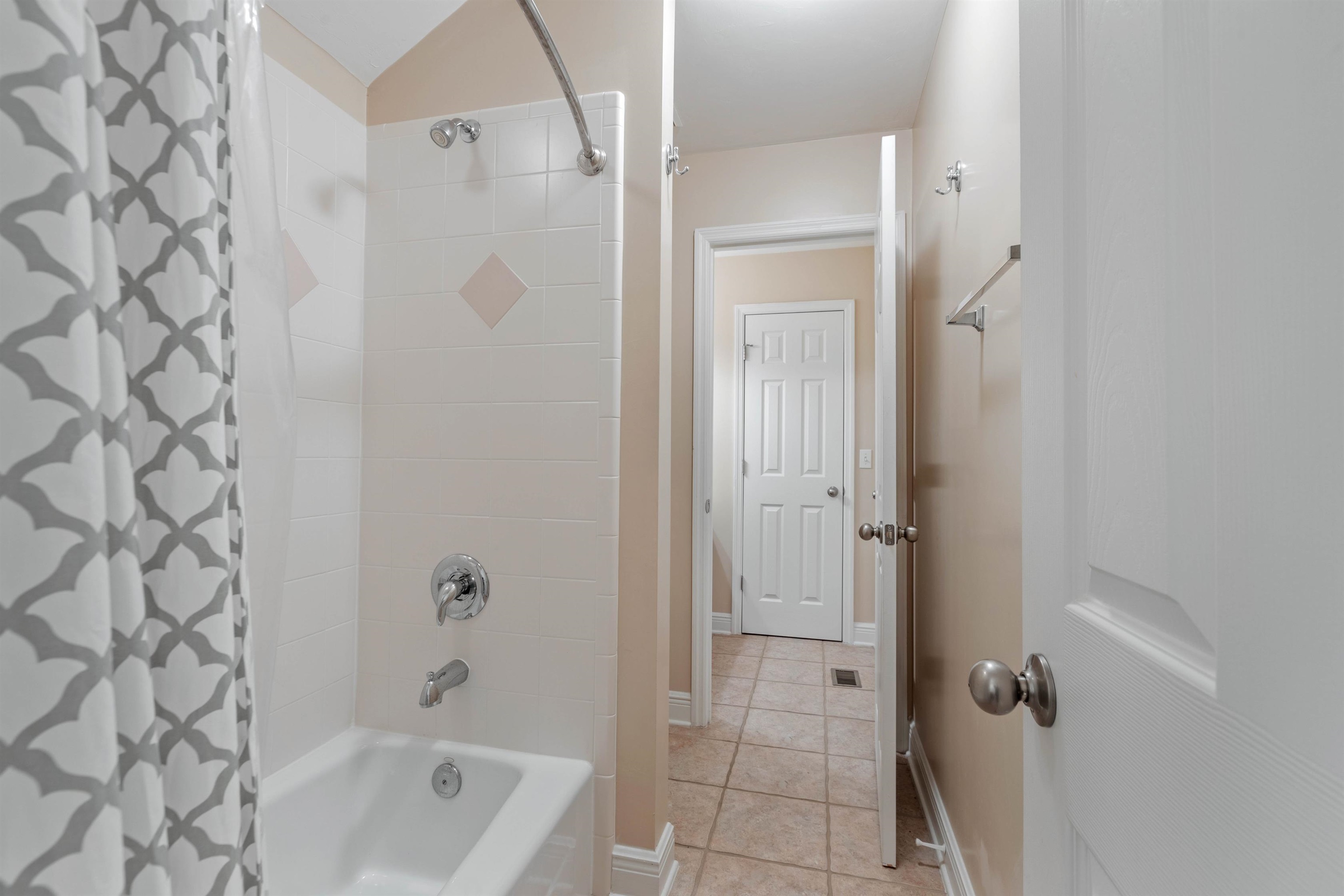3304 Aqua Ridge Way Tallahassee, FL 32309 - Photo 3 of 42 Gallery Image 3