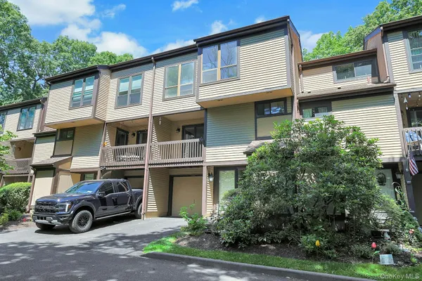 $645,000 | 83 Deerfield Lane, Ossining, NY 10562