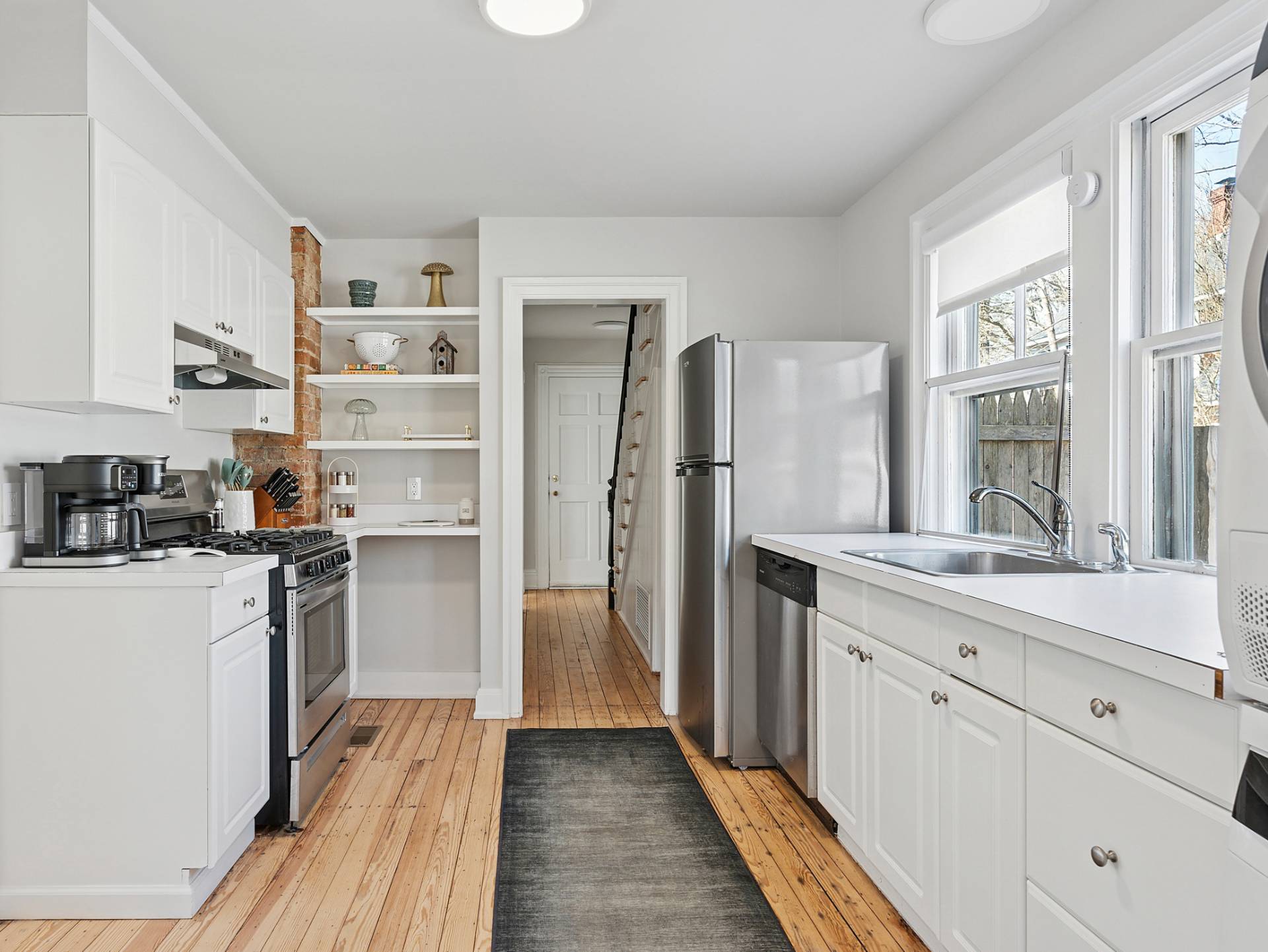 146 North Sea Road Southampton, NY 11968 - Photo 3 of 10