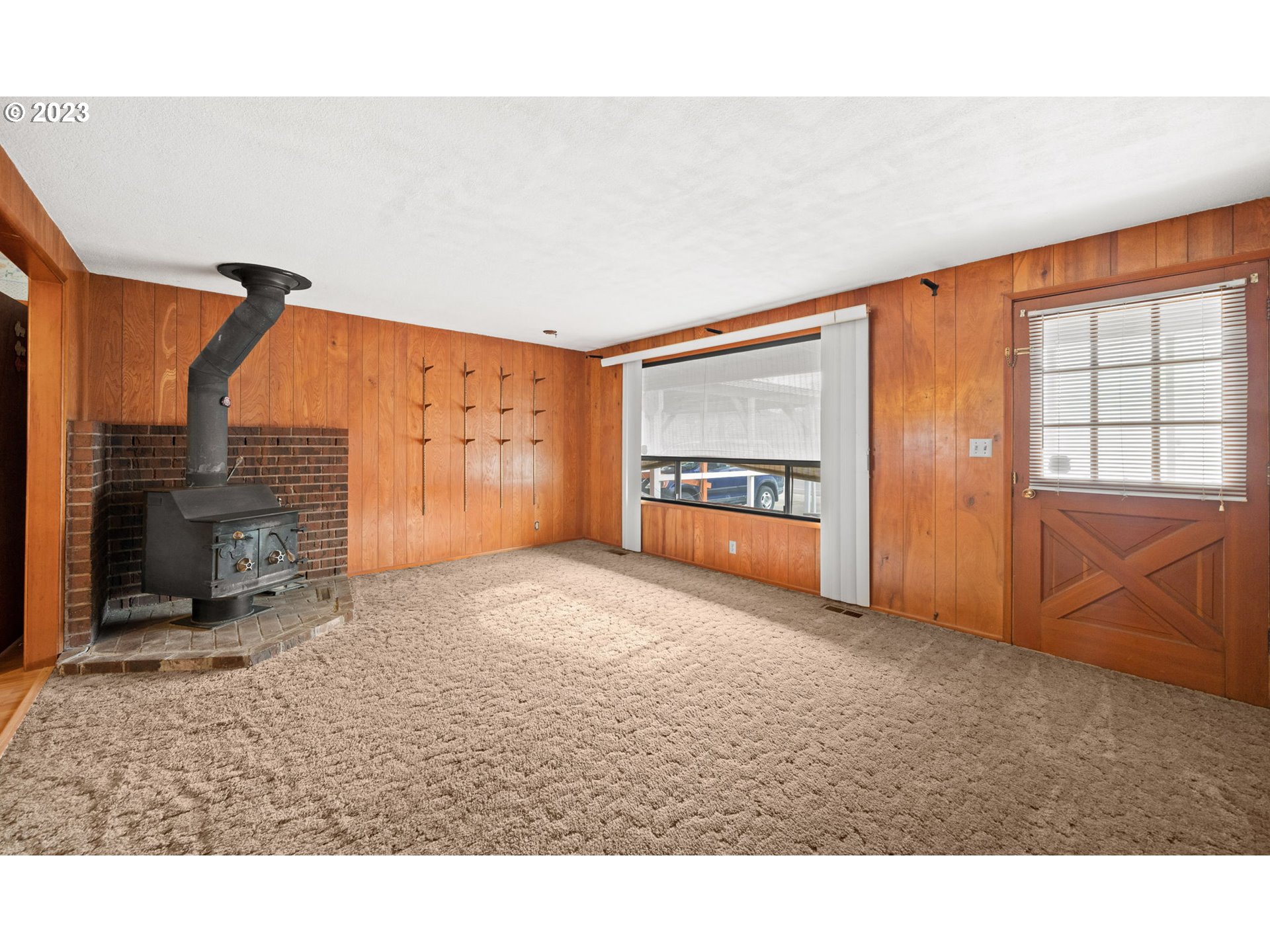 1127 Airport Road Lebanon, OR 97355 - Photo 3 of 12 Gallery Image 3
