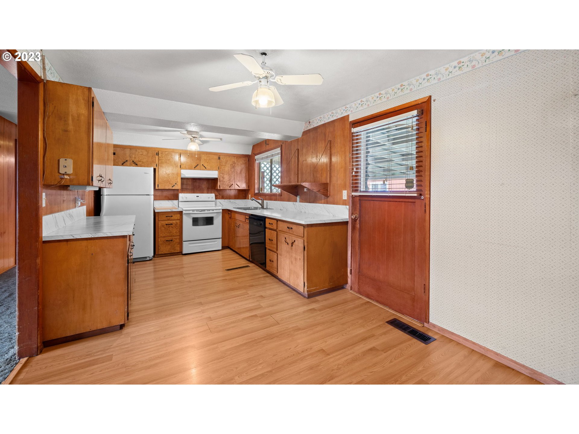 1127 Airport Road Lebanon, OR 97355 - Photo 4 of 12 Gallery Image 4