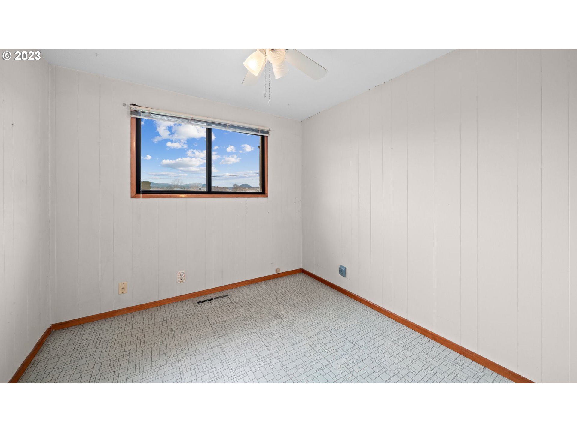 1127 Airport Road Lebanon, OR 97355 - Photo 7 of 12 Gallery Image 7