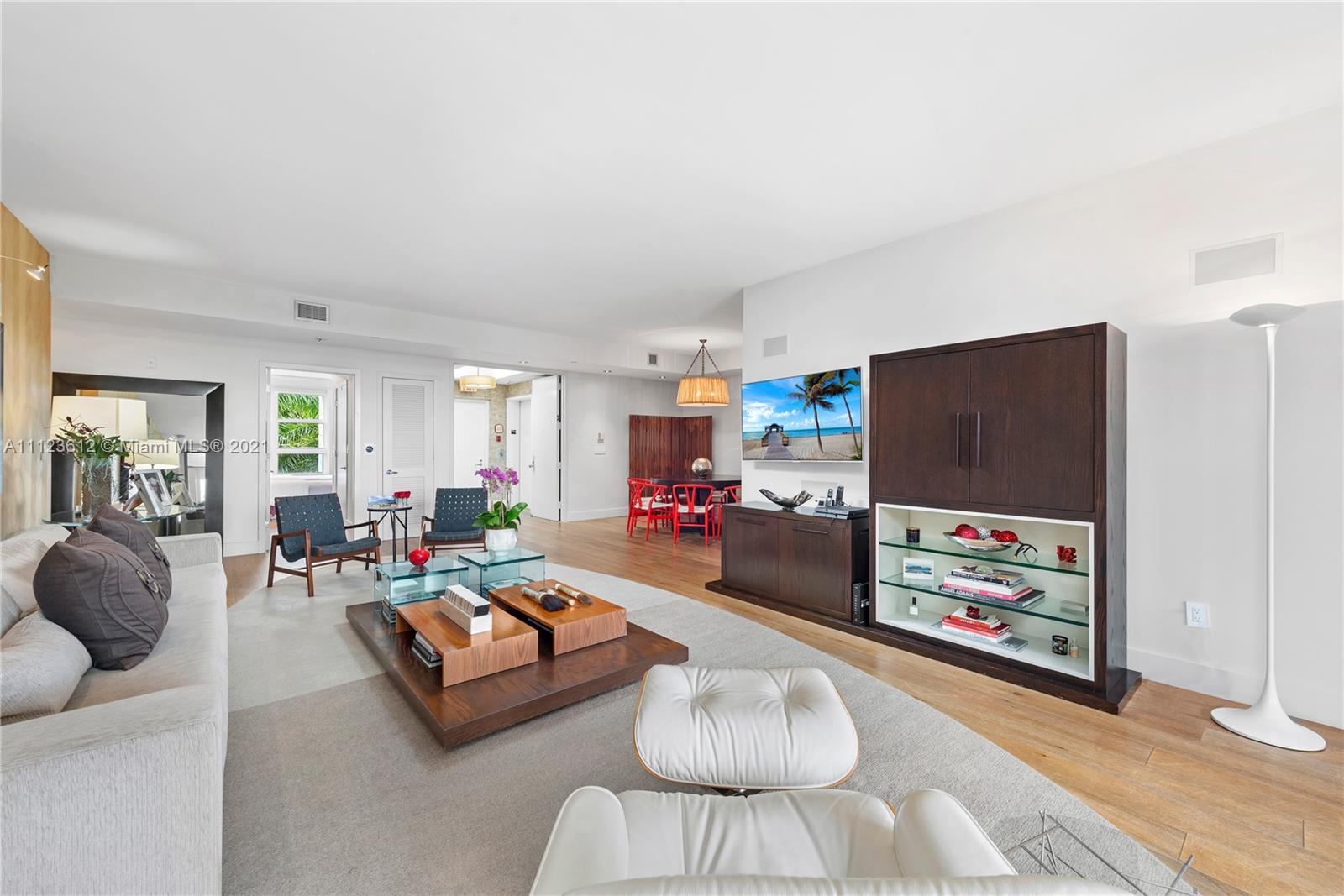 739 Crandon Boulevard, Unit PH1 Key Biscayne, FL 33149 - Photo 8 of 33 a living room with furniture and a flat screen tv