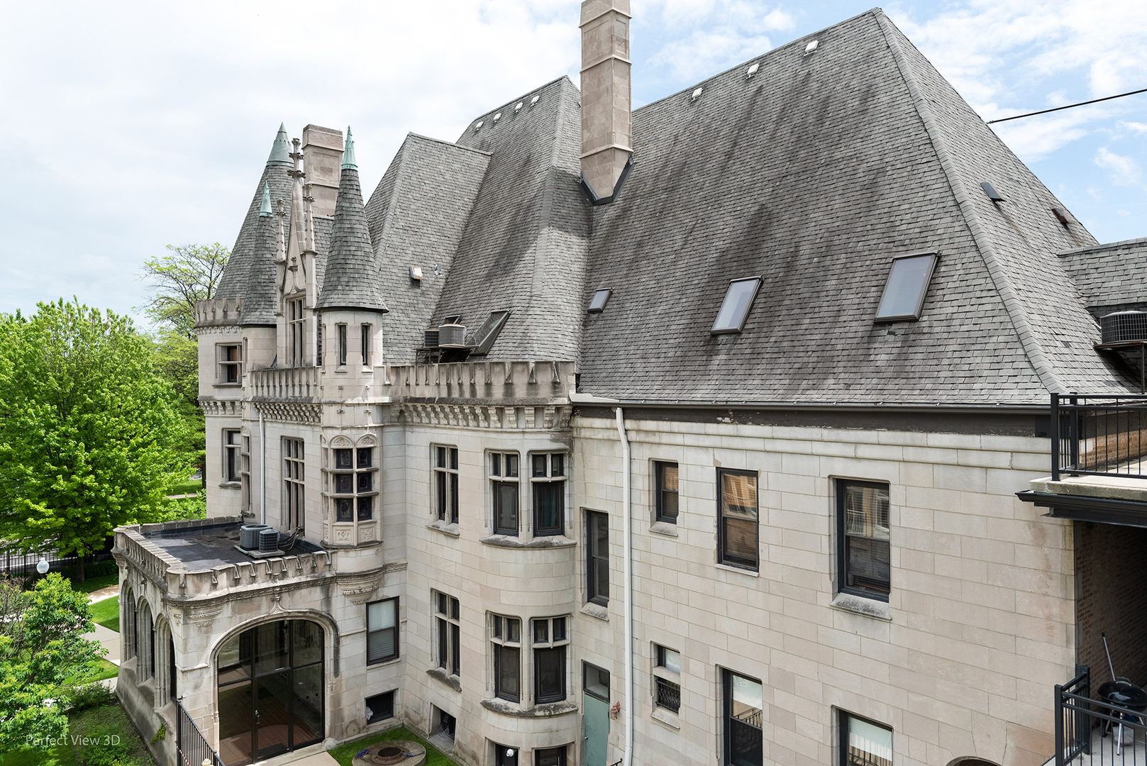 4938 South Drexel Boulevard, Unit 310 Chicago, IL 60615 - Photo 2 of 20 a large building with a clock on the top