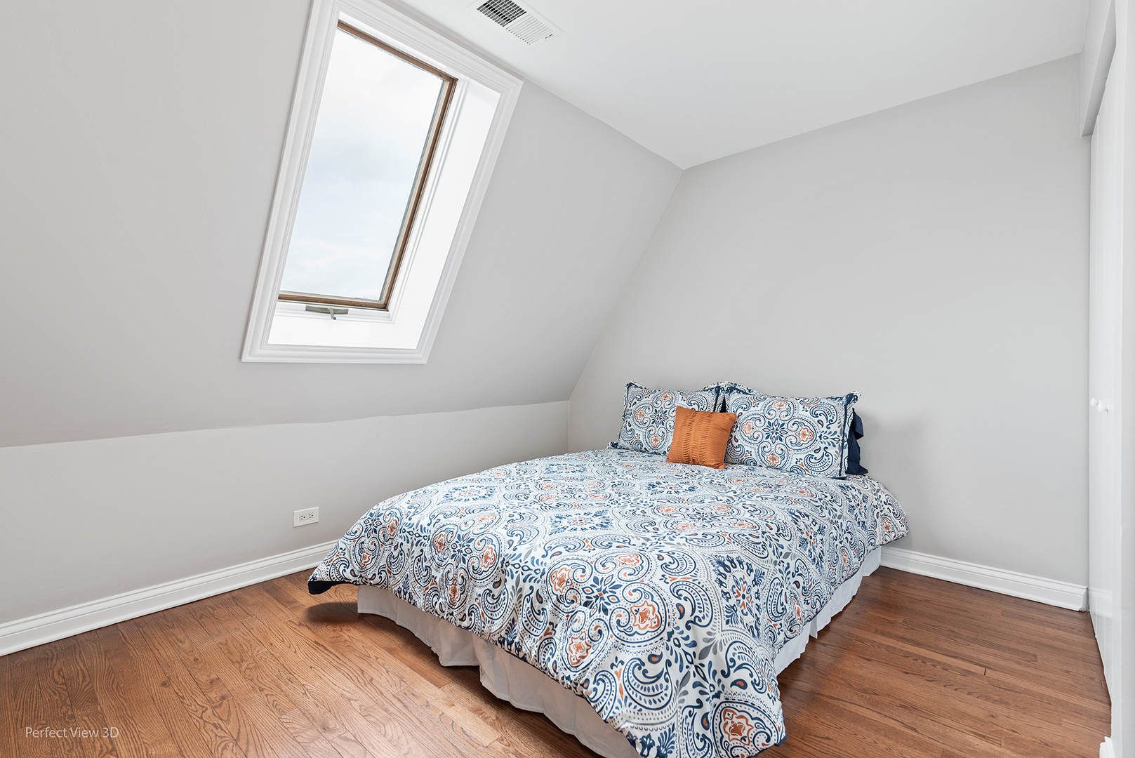4938 South Drexel Boulevard, Unit 310 Chicago, IL 60615 - Photo 17 of 20 a bedroom with a bed and wooden floor