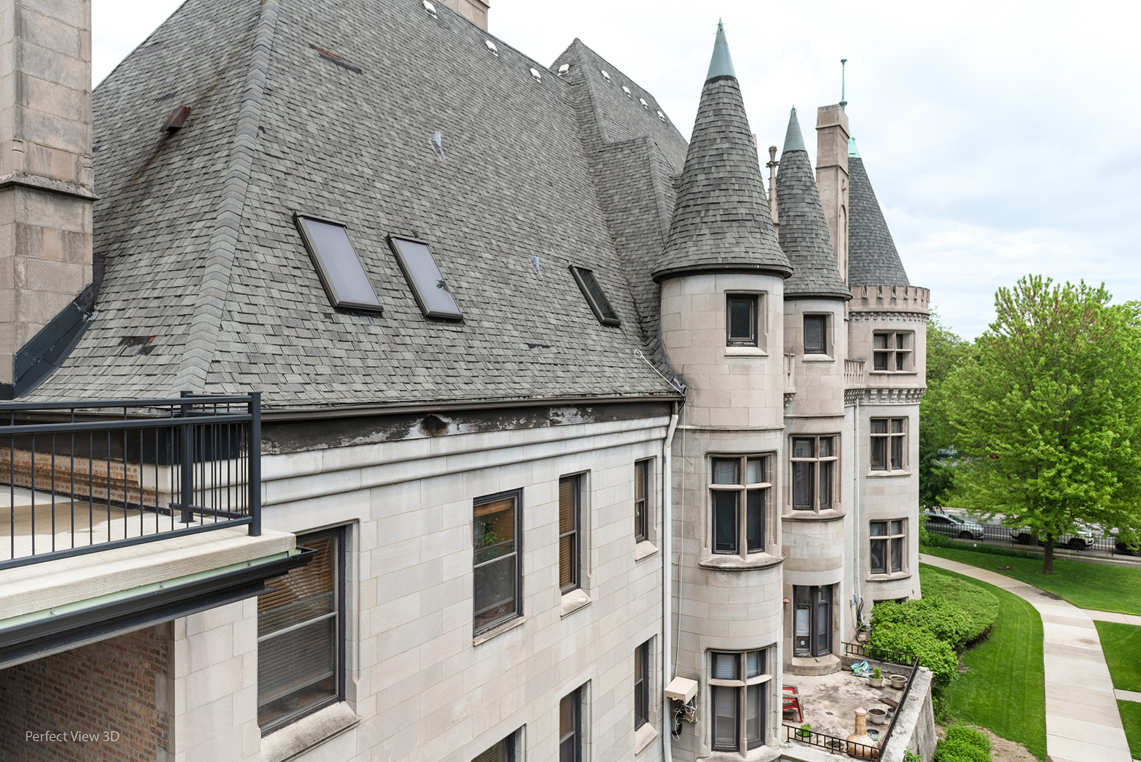4938 South Drexel Boulevard, Unit 310 Chicago, IL 60615 - Photo 3 of 20 a front view of a house with a yard
