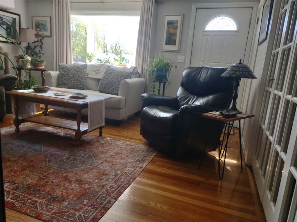 26 Potomac Road Warwick, RI 02888 - Photo 19 of 50 Living Room