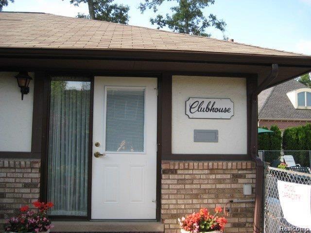 8533 Mathias Drive Grosse Ile, MI 48138 - Photo 3 of 19