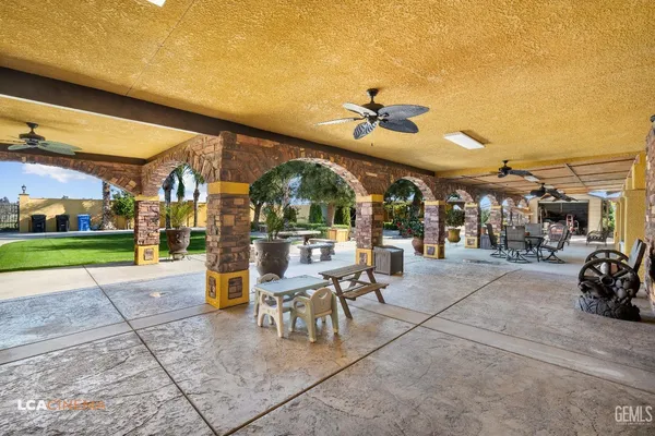a view of a kitchen and dining room