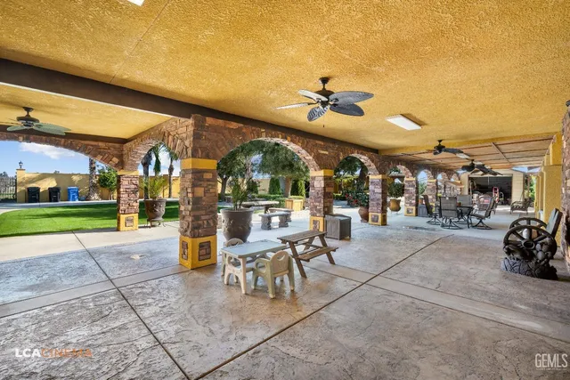 a view of a kitchen and dining room