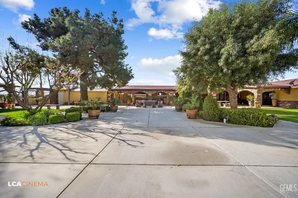 a view of outdoor space yard and entertaining space