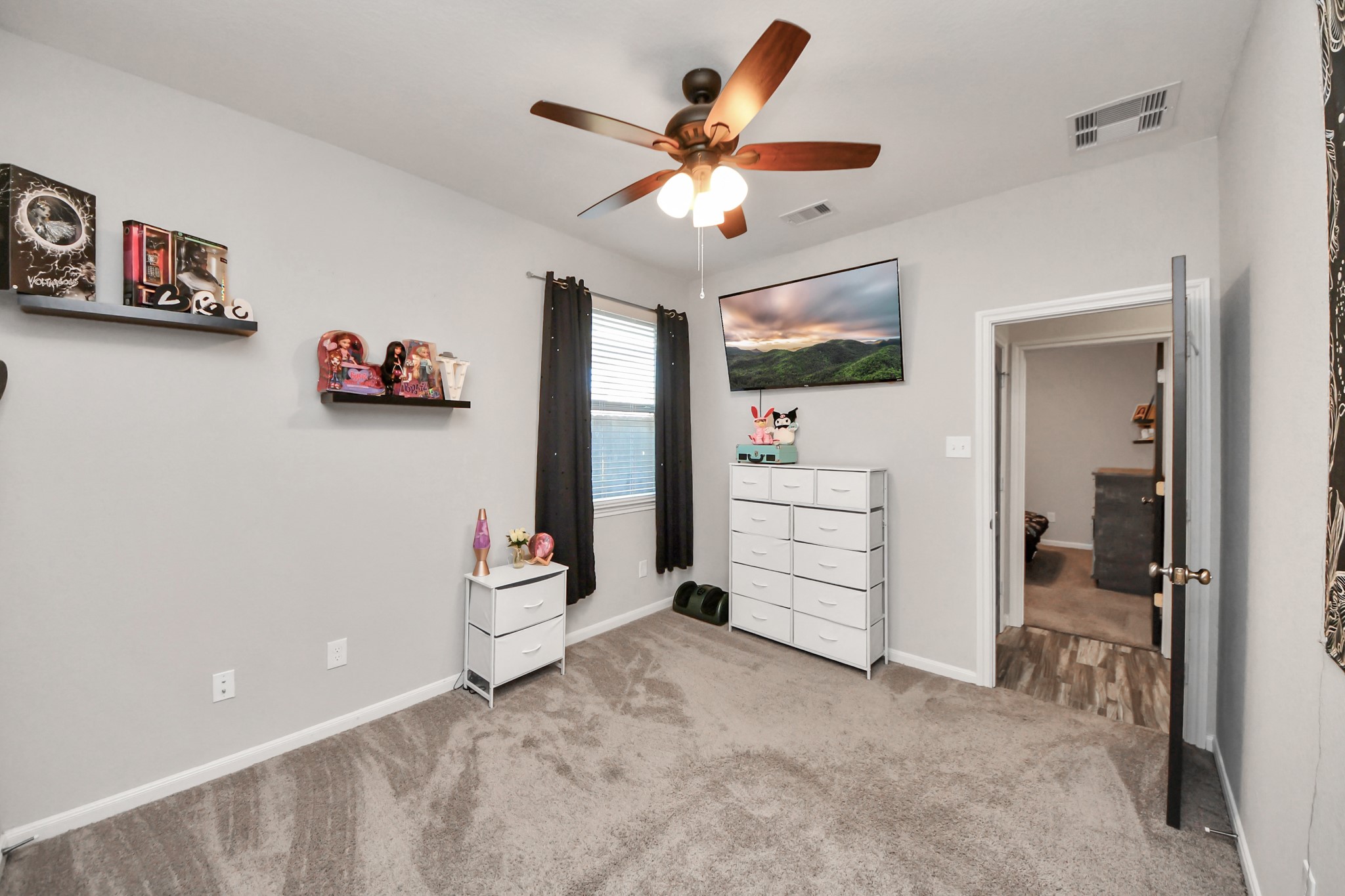 409 Billingsgate Chase, Unit CHASE Conroe, TX 77304 - Photo 25 of 45 Secondary bedroom downstairs