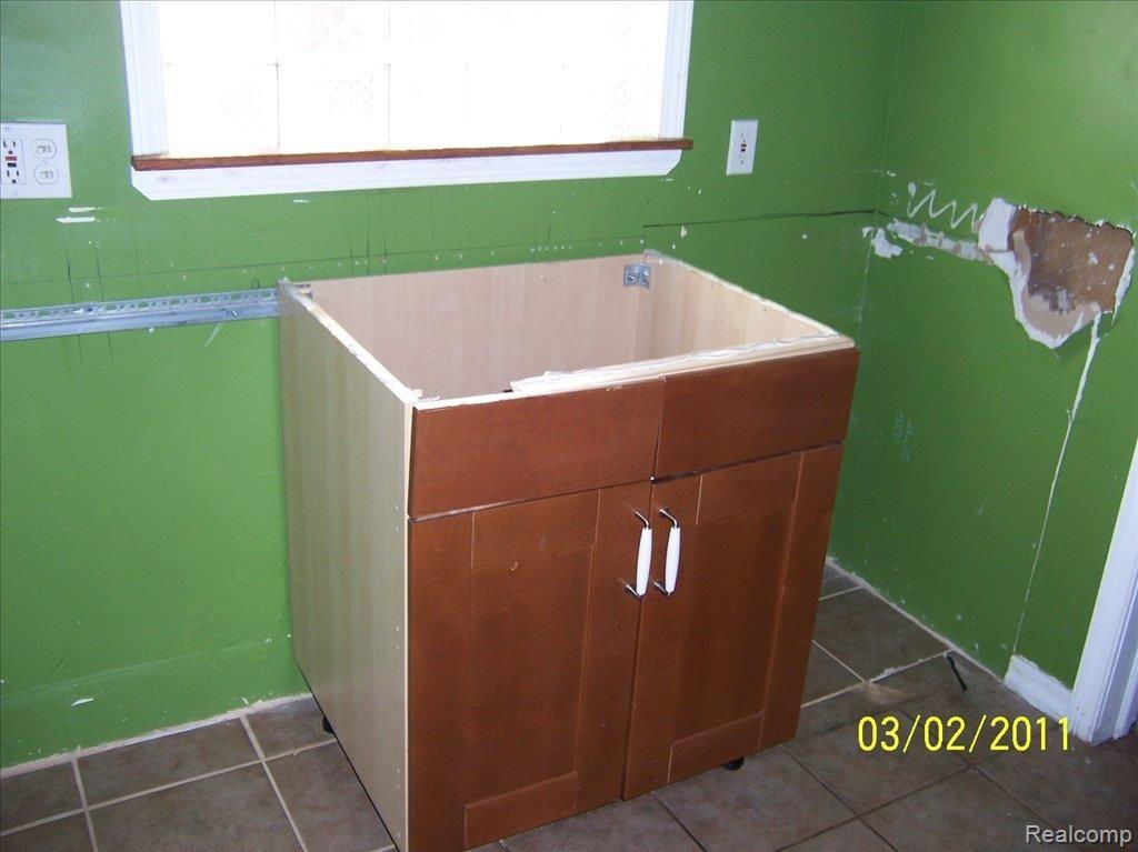 13968 Ashton Road Detroit, MI 48223 - Photo 6 of 11 13968 Ashton Detroit 030211 (9)