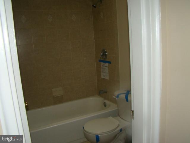 7826 Eastdale Road Baltimore, MD 21224 - Photo 2 of 17 Bath