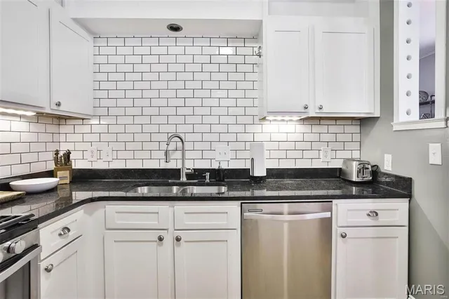 $1,850 | 2018 Senate Street, Unit R, St. Louis, MO 63118