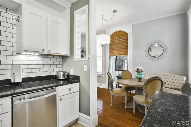 $1,850 | 2018 Senate Street, Unit R, St. Louis, MO 63118