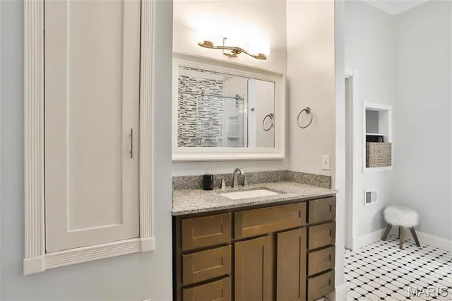 $1,850 | 2018 Senate Street, Unit R, St. Louis, MO 63118