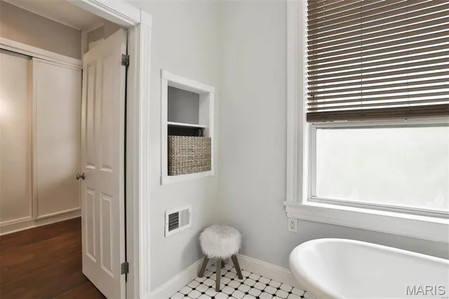 $1,850 | 2018 Senate Street, Unit R, St. Louis, MO 63118