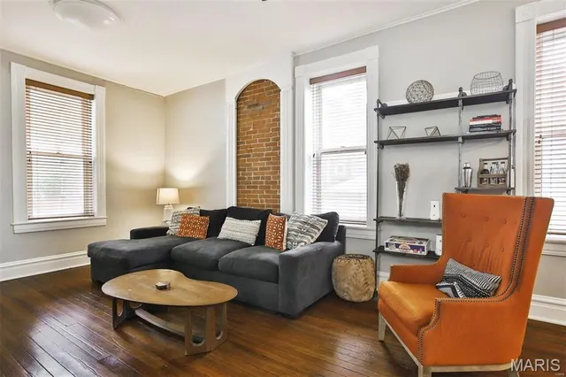 $1,850 | 2018 Senate Street, Unit R, St. Louis, MO 63118