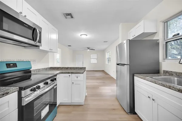 $3,200 | 299 Northwest 43rd Street, Unit ST, Miami, FL 33127