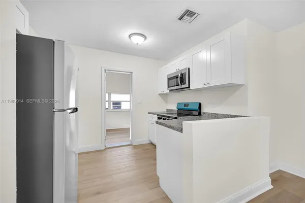 $3,200 | 299 Northwest 43rd Street, Unit ST, Miami, FL 33127