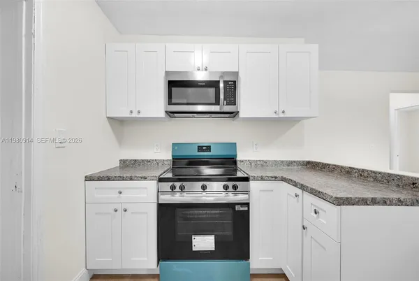 $3,200 | 299 Northwest 43rd Street, Unit ST, Miami, FL 33127