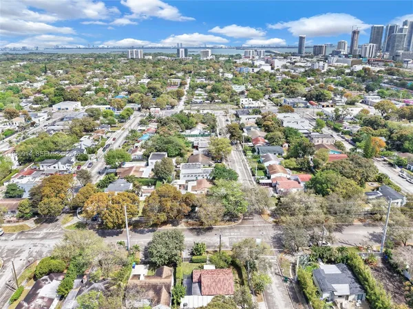 $3,200 | 299 Northwest 43rd Street, Unit ST, Miami, FL 33127