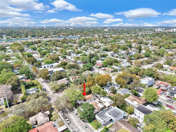 $3,200 | 299 Northwest 43rd Street, Unit ST, Miami, FL 33127