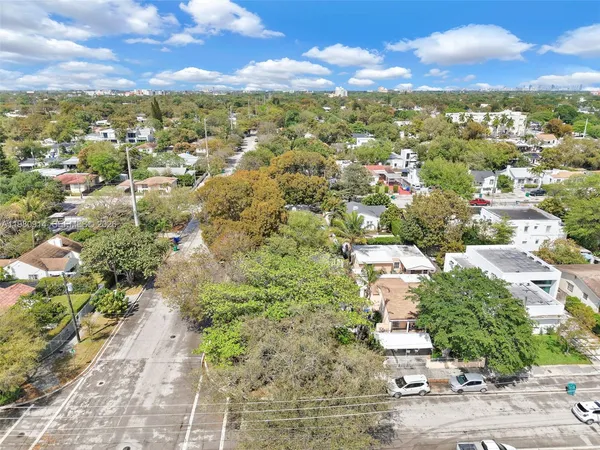 $3,200 | 299 Northwest 43rd Street, Unit ST, Miami, FL 33127