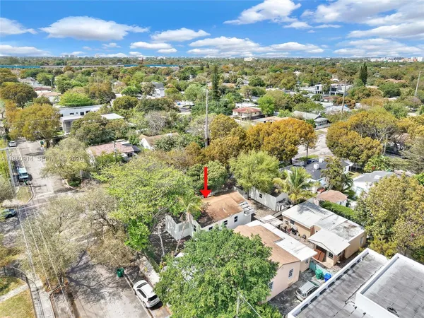 $3,200 | 299 Northwest 43rd Street, Unit ST, Miami, FL 33127