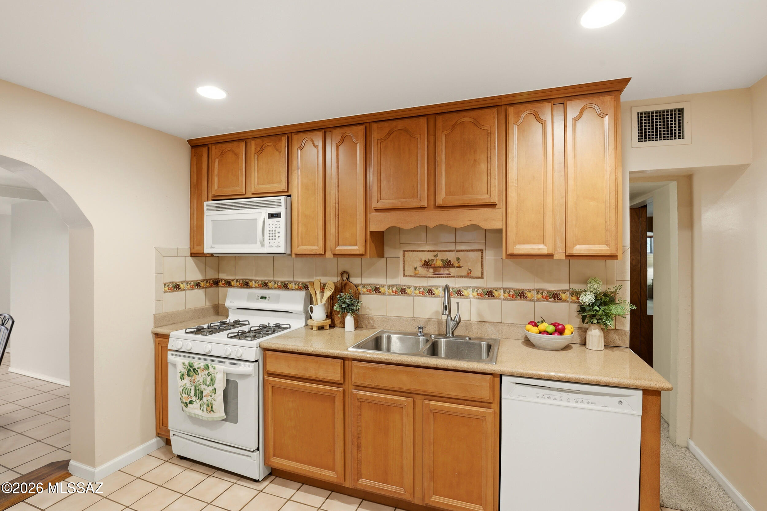 3632 East Juarez Street Tucson, AZ 85713 - Photo 2 of 37 Kitchen with gas range