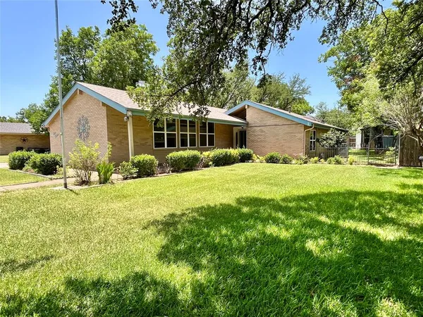 $249,000 | 416 Jones Street, Hamilton, TX 76531