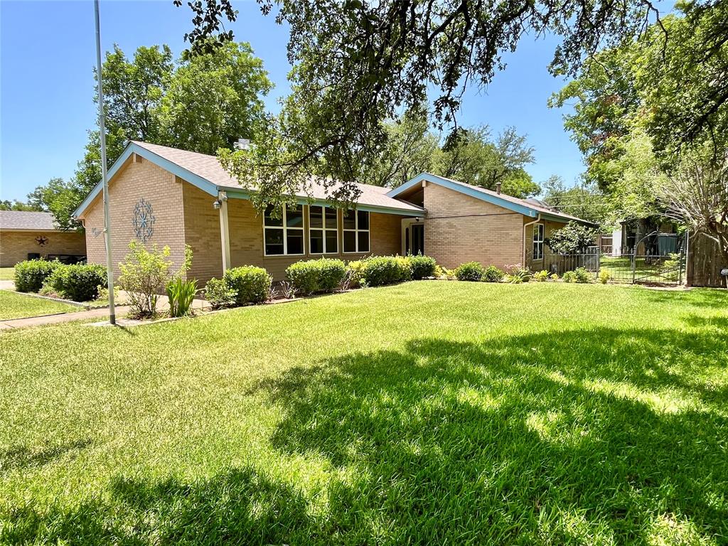 416 Jones Street Hamilton, TX 76531 - Photo 1 of 40