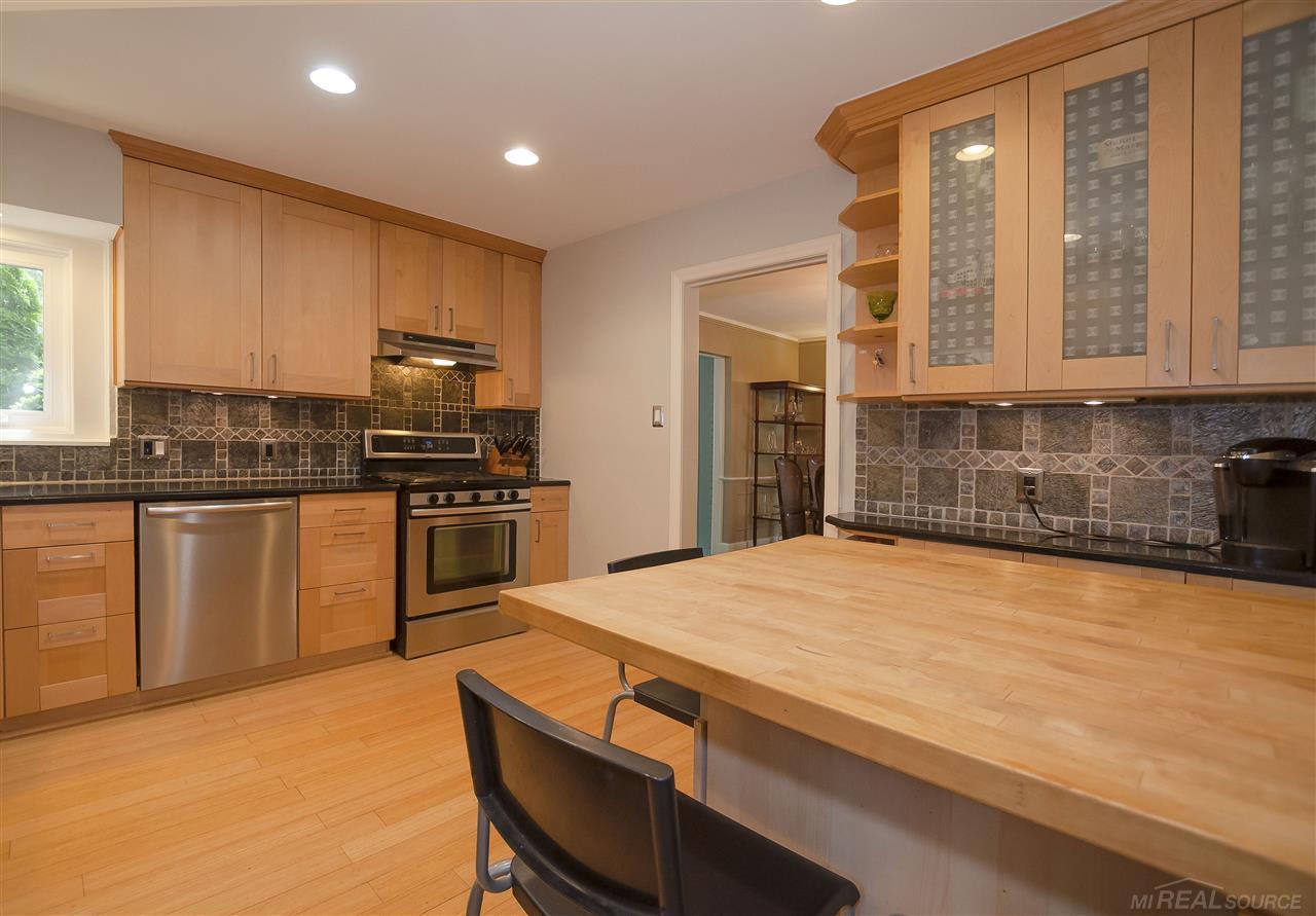323 Moran Road Grosse Pointe Farms, MI 48236 - Photo 17 of 33