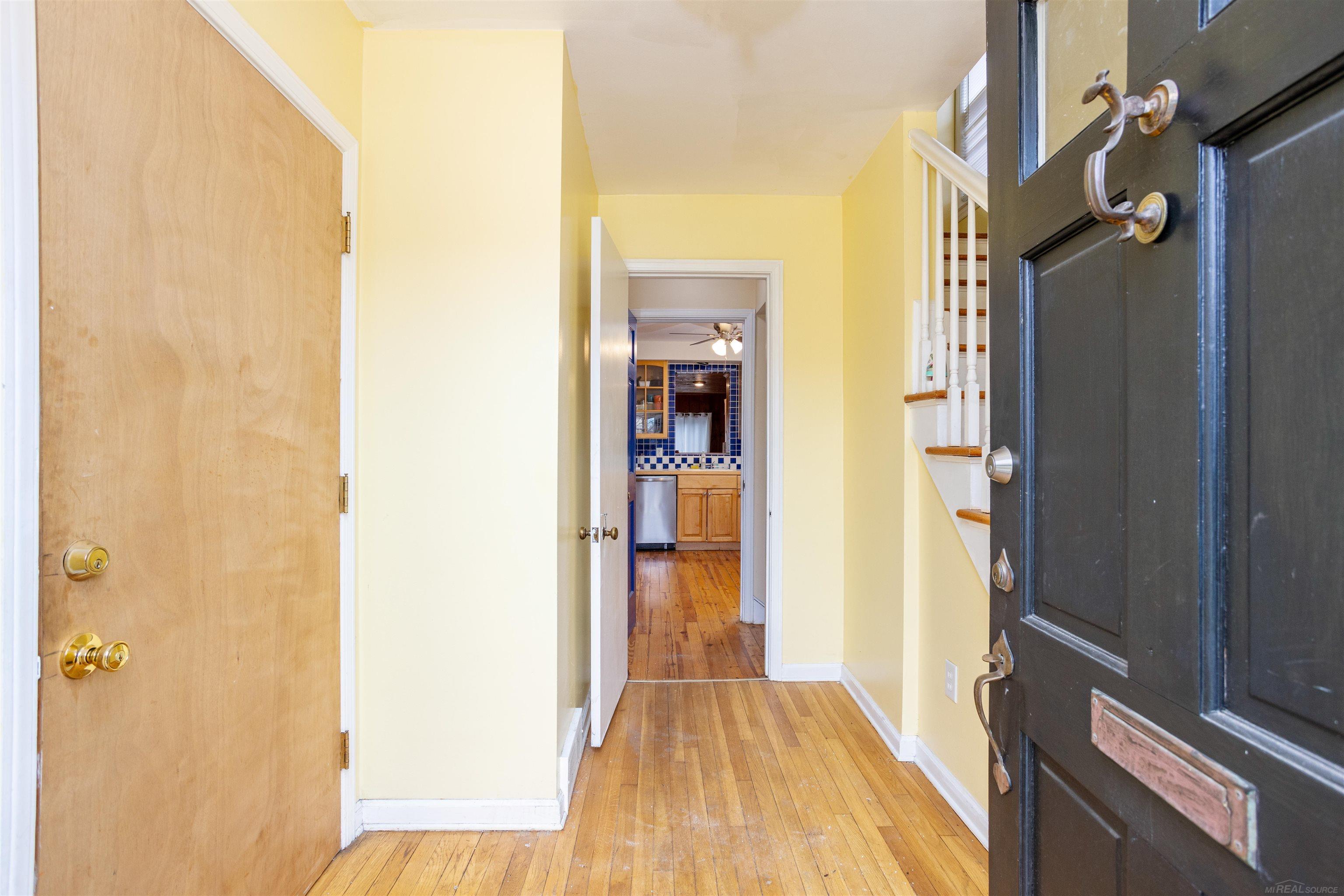 853 Neff Road Grosse Pointe, MI 48230 - Photo 6 of 52 50136683-029885e5-9866-4b45-b92e-bbd71aefb413.JPG